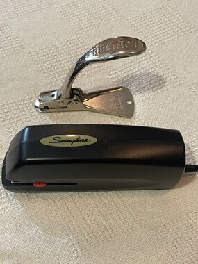Swingline Electric Stapler 48200 Black & Red with AC Adapter